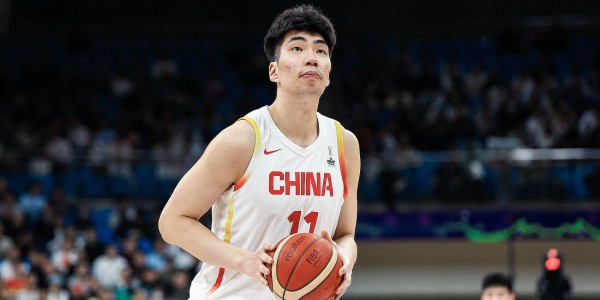 九游娱乐登录入口-媒体人：余嘉豪辗转3万里&amp;amp;通过5次转机驰援中国男篮 担心影响状态